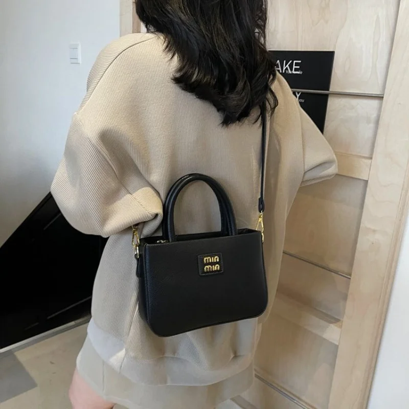 

Elegant Leather Women's Tote Bag High-End Luxury Brand Trendy Design Elegant Accent Vintage Casual Bag​