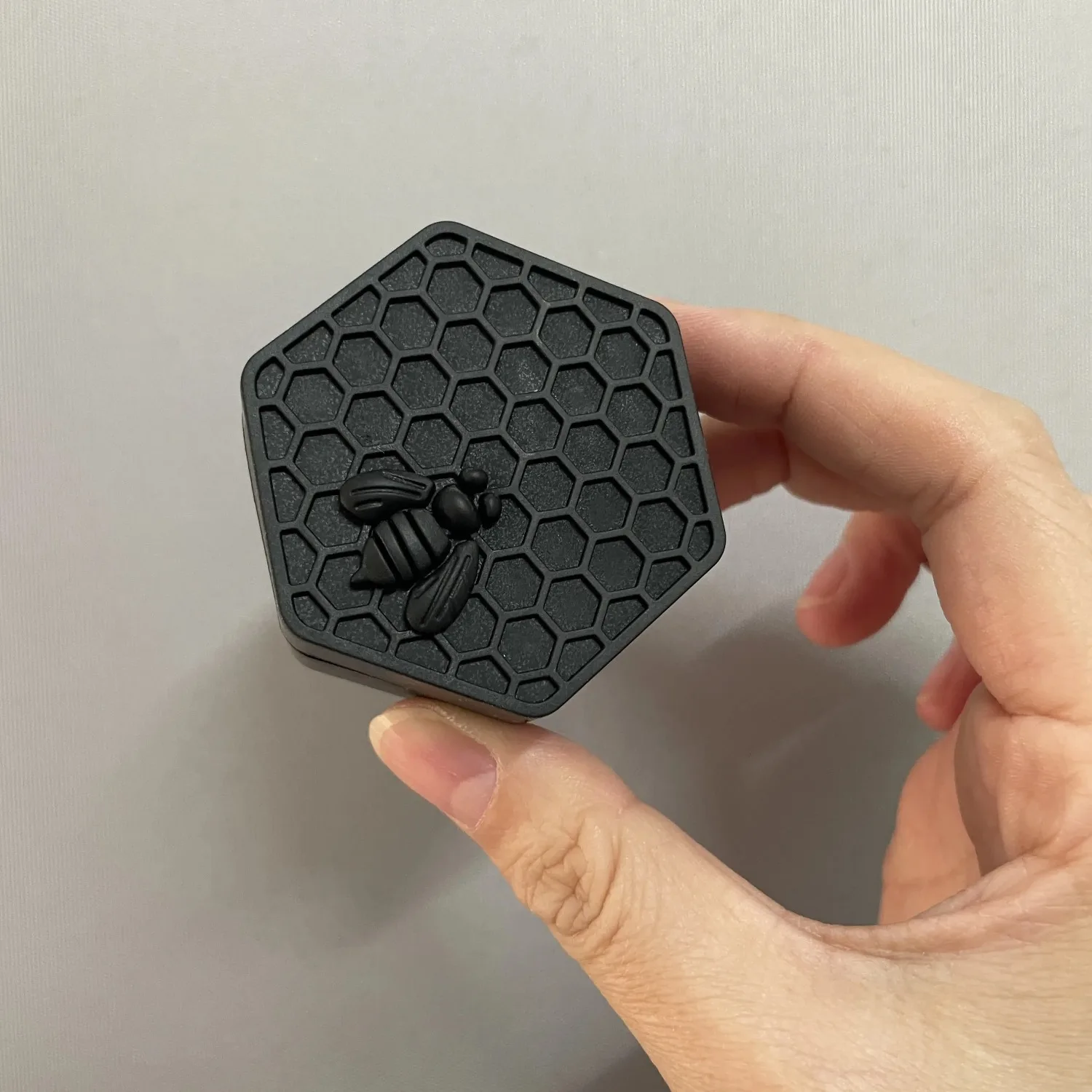 1 Piece Hexagonal Silicone Honeycomb Stash Container 26ML