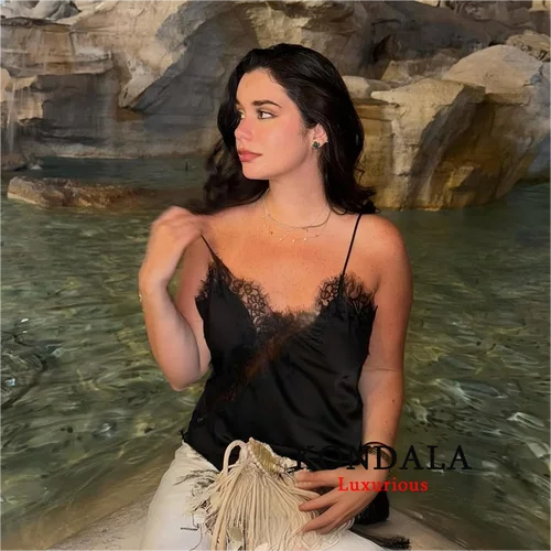 Imagen 2 del producto KONDALA-Tops camisola de encaje negro para mujer, Top Sexy elegante con cuello de pico de retales sin mangas Y2K para chica, Top de moda para vacaciones de verano y otoño 2025, Top de playa
