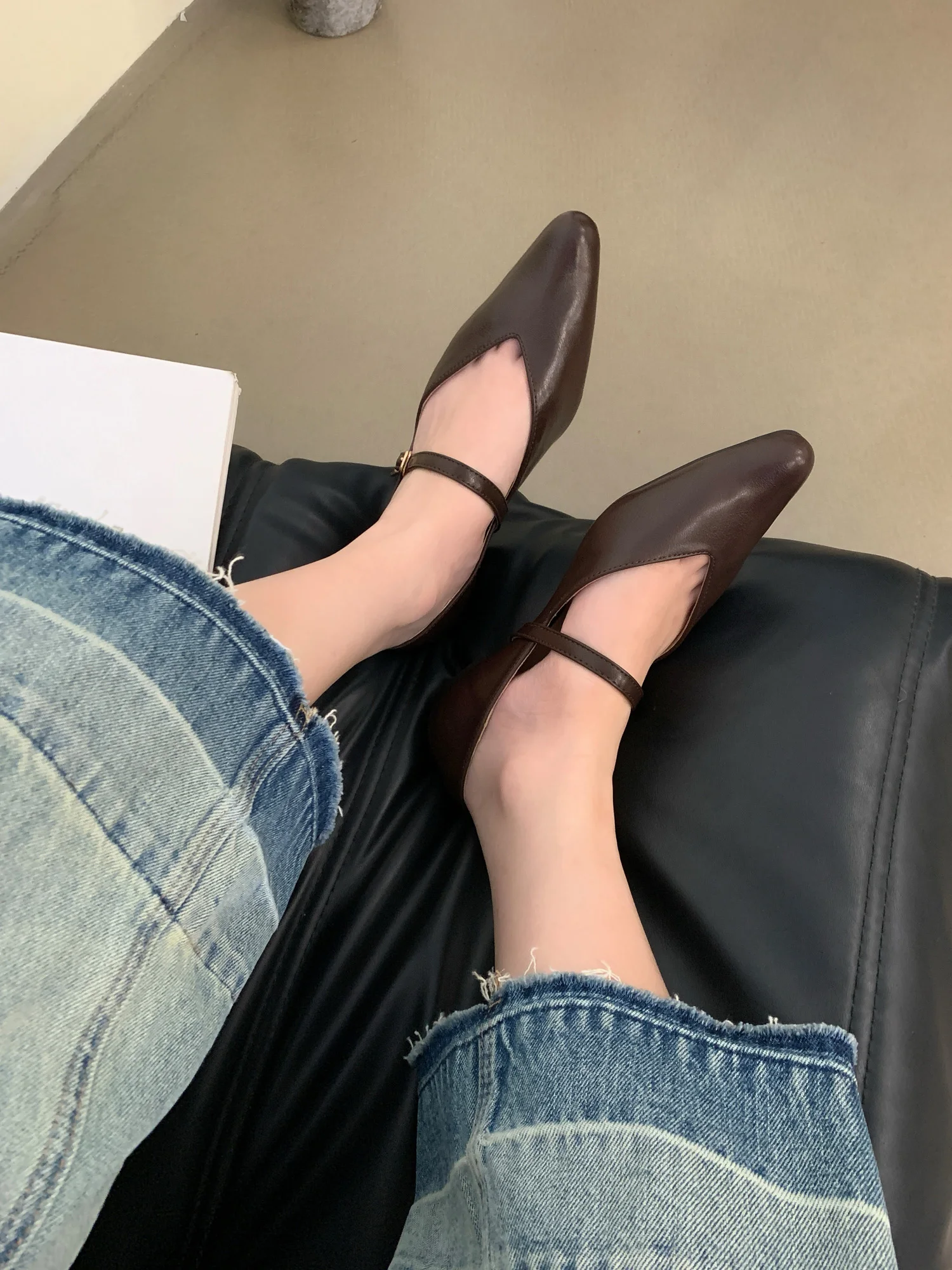 Pointed Toe Women Flat Loafers 2024 New Arrivals Black Brown Silver Belt Buckle Fashion Shallow Slip On Casual Mules Shoes 35-39