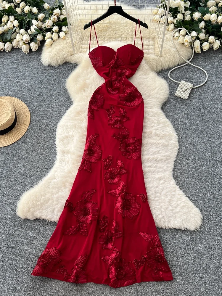 Rotes Abendkleid für Damen, luxuriös, Stickerei, schwere Arbeit, Taille, Cinching, schlankmachend, Ele Strapl, figurbetont, Dr