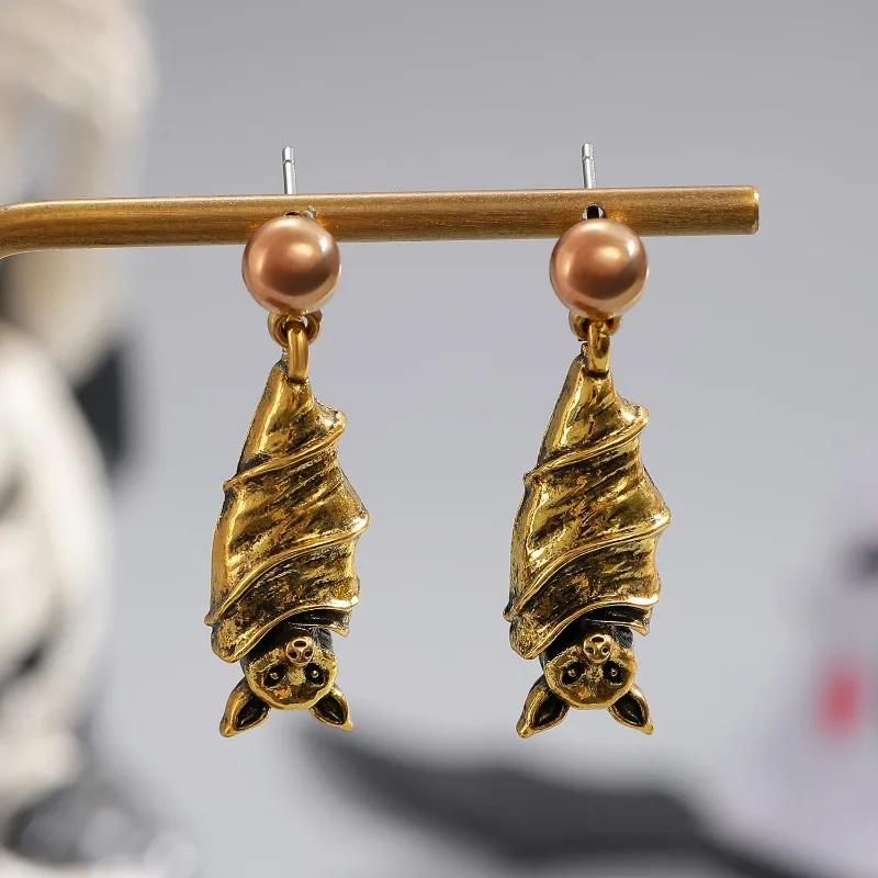 Retro Dark Personality Bat Pendant Earrings, Trendy Women's Halloween Party Gifts, Fashionable Jewelry Accessories