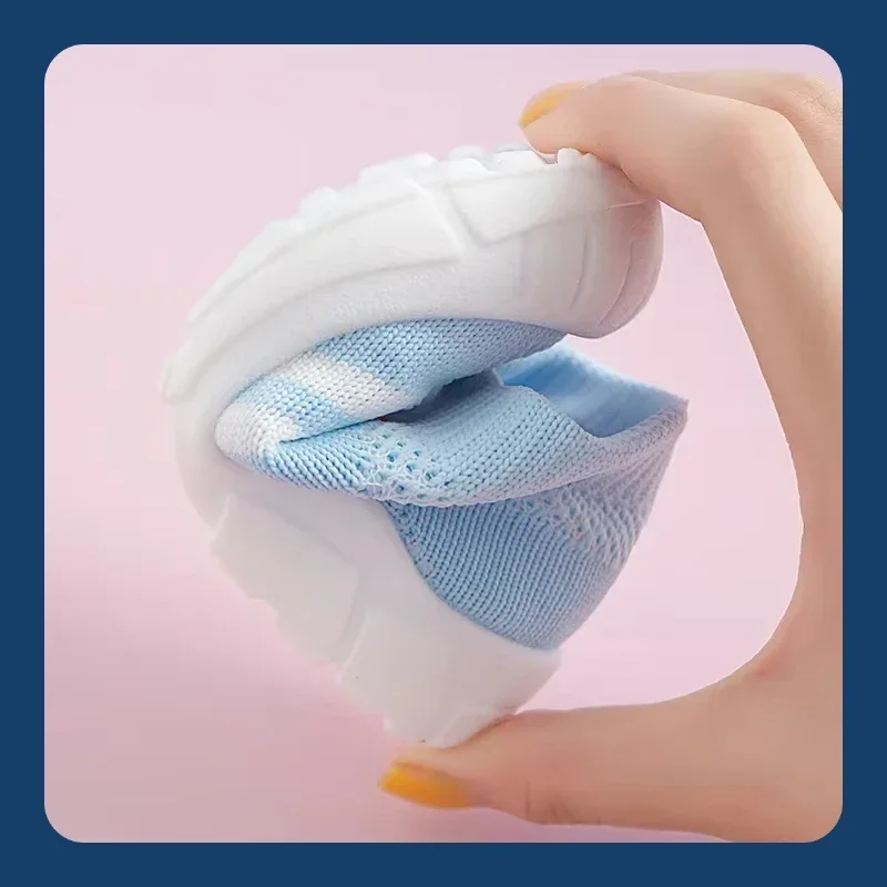 حذاء رياضي للأطفال حديثي الولادة خفيف الوزن، مضاد للناعمة، مضاد للانزلاق، مكون من طبقتين شبكي يسمح بمرور الهواء