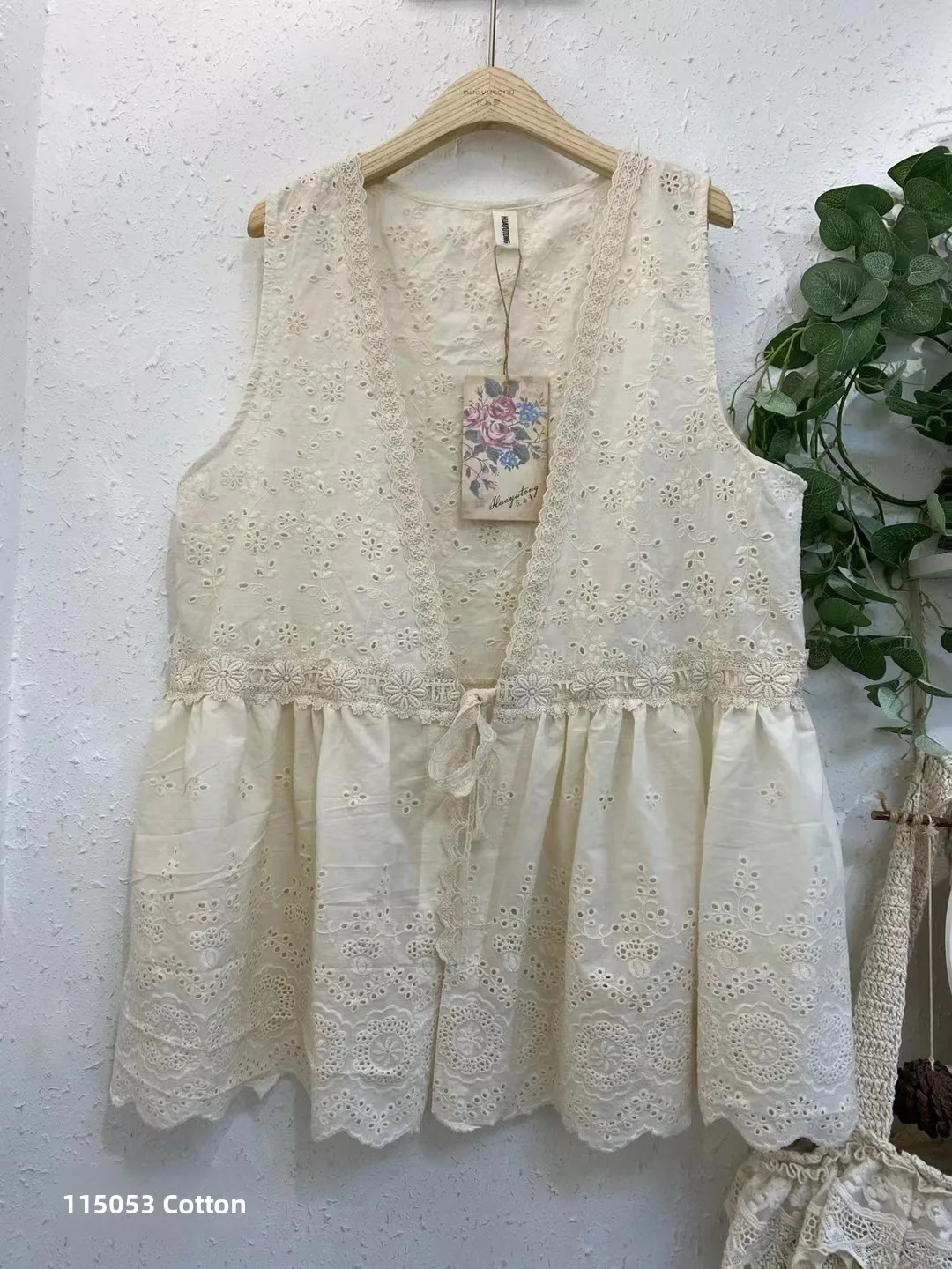 

Sweet Sle Embroidered Hollow out V-Ne Tank Top Versatile Belted Summer Cotton Vest Faionable Korean Sle Svel Top