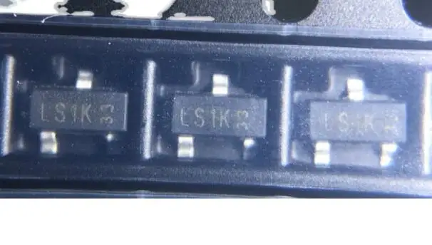 500pcs/LOT AOSS32334C SOT23-3 5.7A 30V N-Channel MOS Marking LS