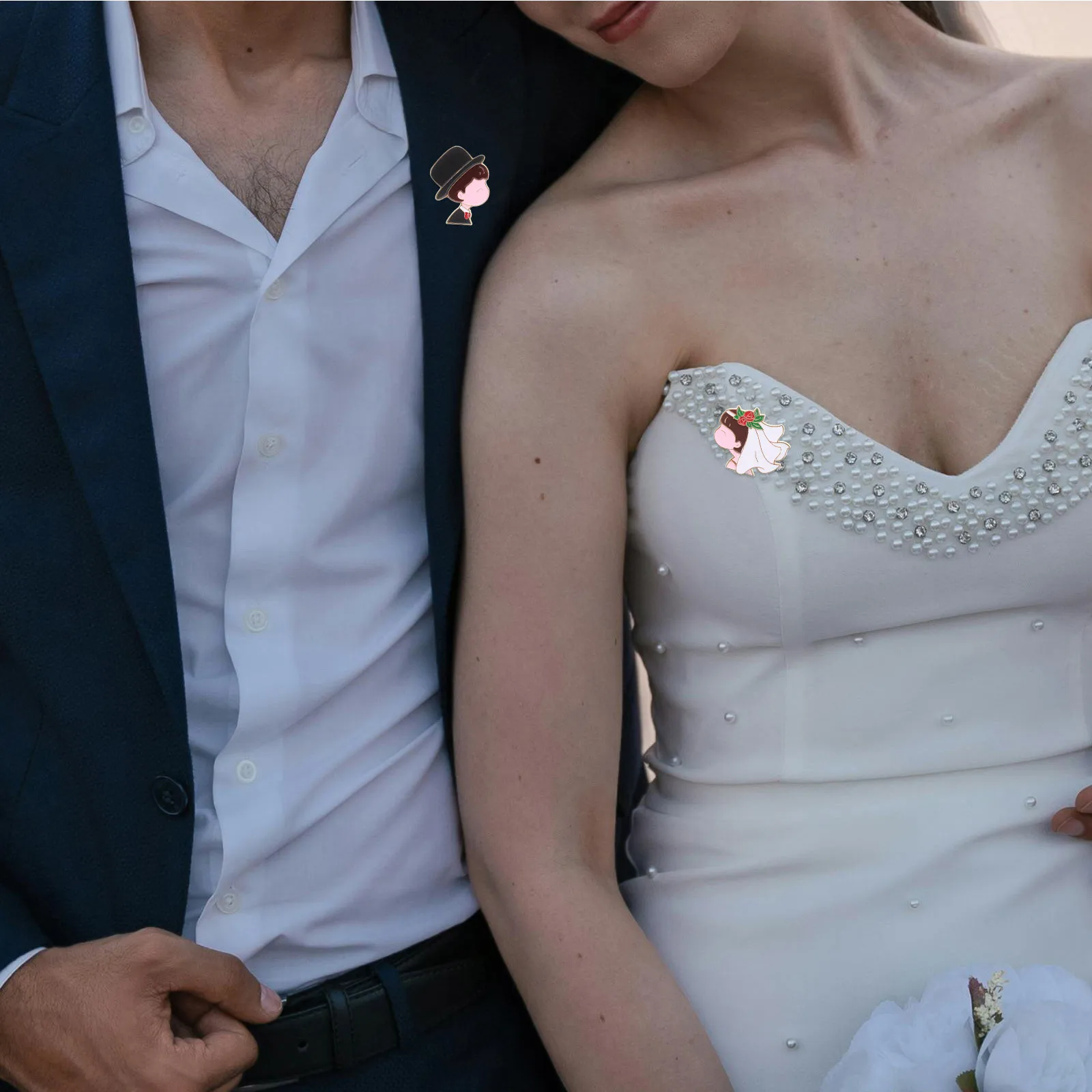

2Pcs Bride Groom Pin Set Festive Wedding Couple Brooches Cute Cartoon Lapel Pins for Couples Wedding Attire Accessories