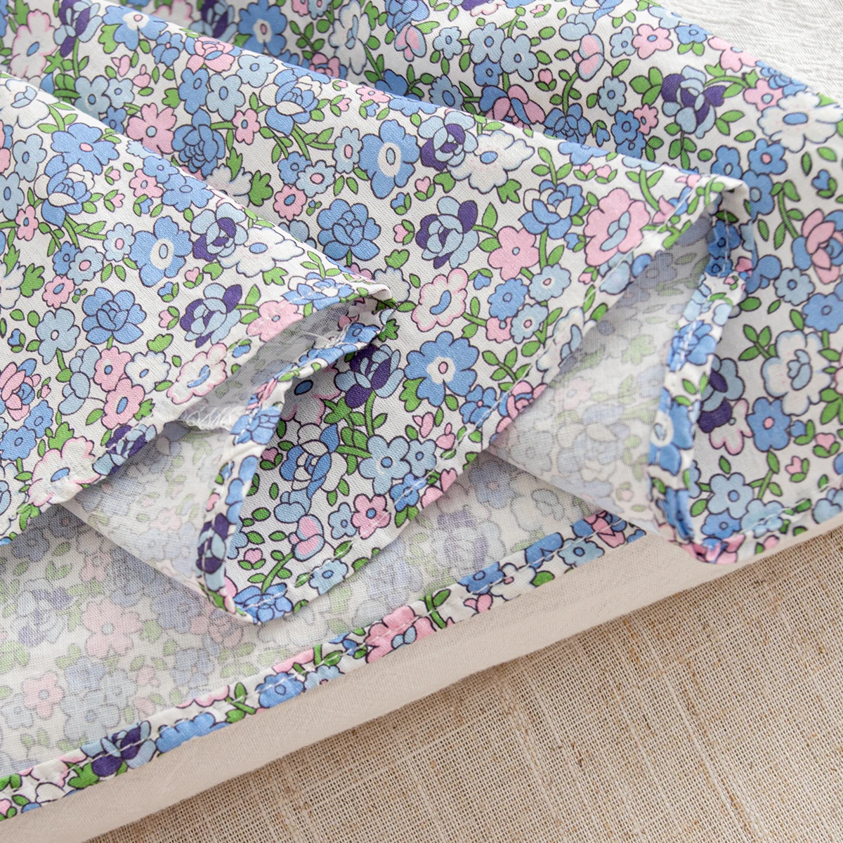 Herbstmode Blumenmuster Langarm-Babykleid im Koreanischen Stil Süßes Niedliches Blaues Schleifenkleid aus Baumwolle Bequemes Weiches Lässiges Kleinkind-Kleid – Detail 10