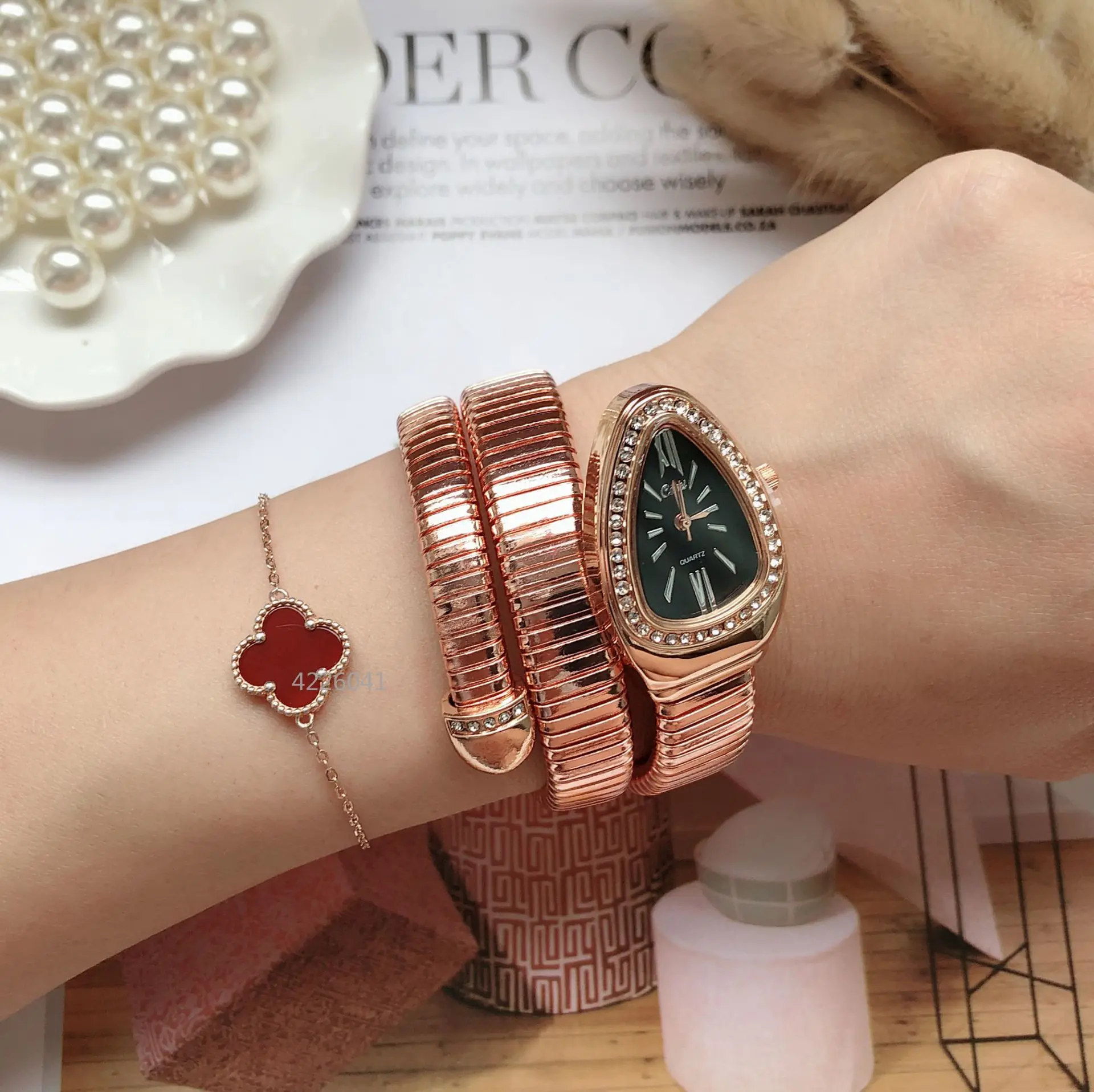 

New Women Luxury Brand Watch Snake Quartz Ladies Gold Watch Diamond Wristwatch Female Fashion Bracelet Watches Clock Reloj Mujer