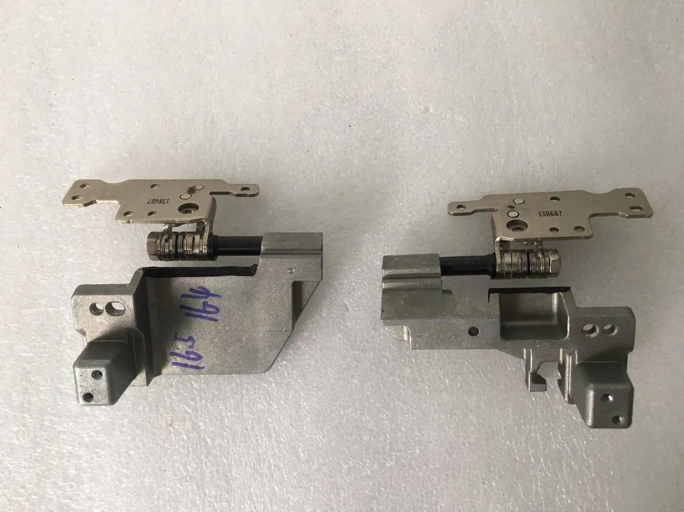 Brand New Original For Dell Alienware M18X R3 18 Screen Shaft, Rotary Shaft, Hinge