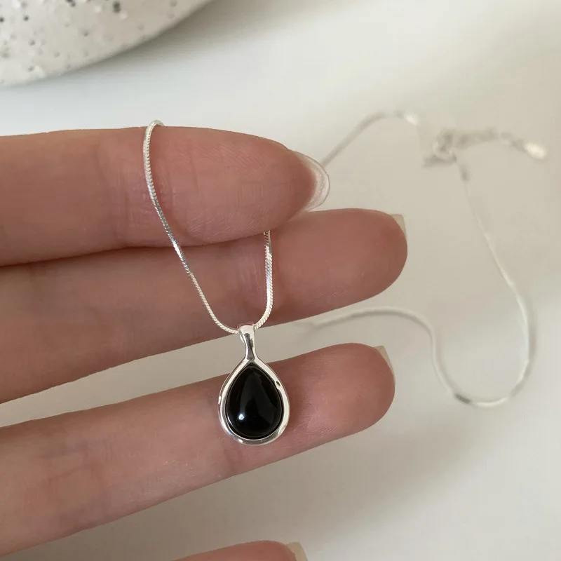 

Ожерелье из стерлингового серебра 925 пробы с черным агатом для женщин и девушек, цепочка в виде змеиной кости, украшение в форме капли, подарок, дропшиппинг