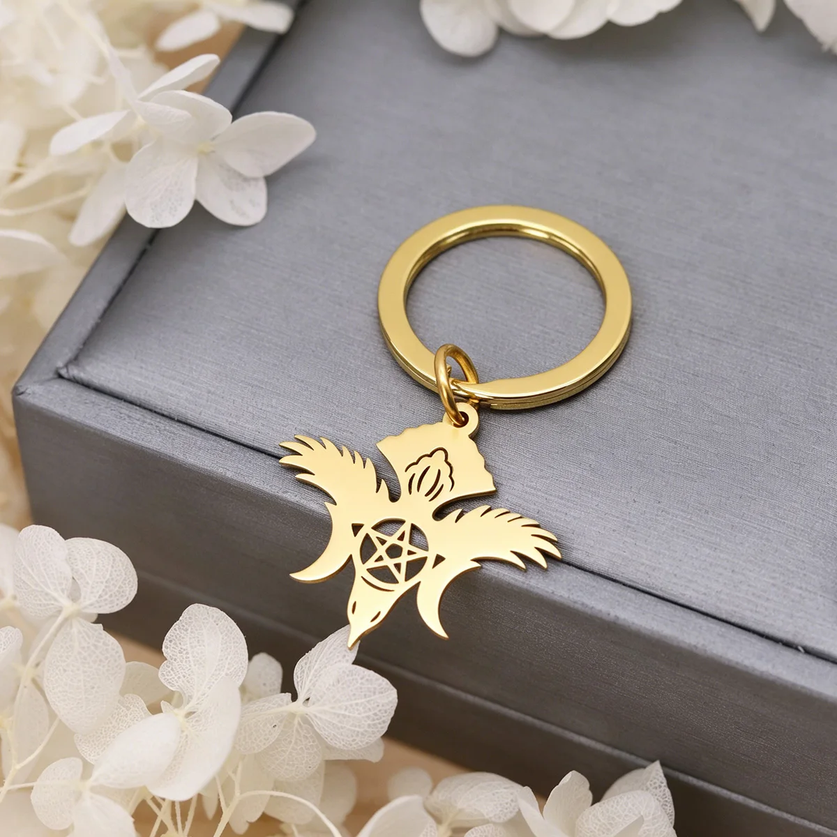 Stainless Steel Triple Moon Pentagram Iris Symbol Keychain Pendant For Men Women Key Chains Gothic Jewelry Bag Deco Gifts