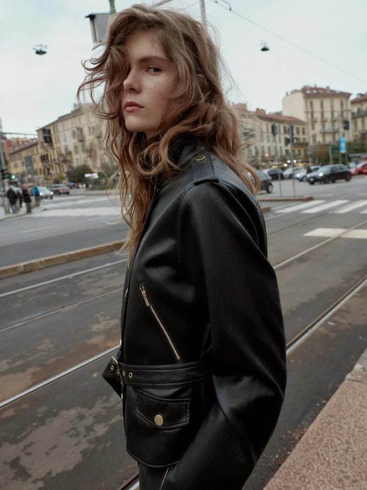 سترة نسائية كاجوال سوداء قصيرة من الجلد موضة بياقة واقفة وأكمام طويلة وسحاب وحزام فضفاض سترات نسائية يومية معطف عالي الشارع #1