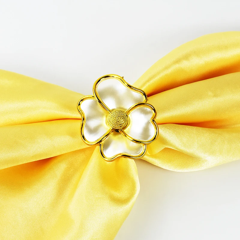 Bloom Napkin Ring Golden Side Plum Blossom Tableware Holder White Flower Napkin Buckle Wedding Birthday Feast Dining Table Decor