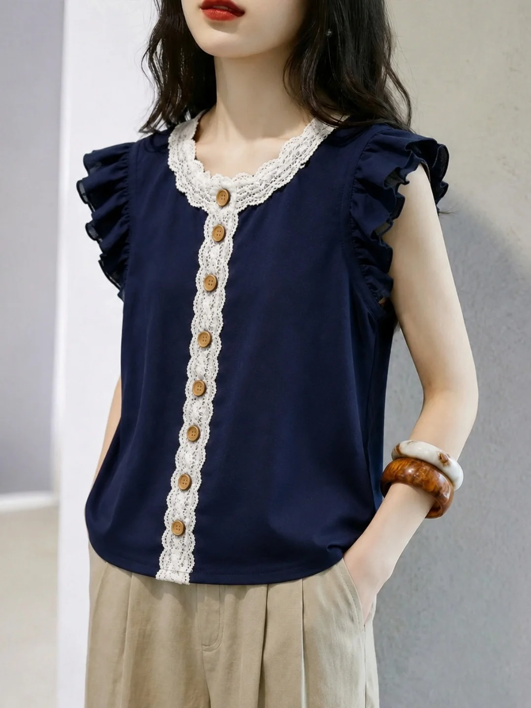 

Elegant Lace Splice Fly Sleeve Shirt Color Block Design Fashionable Ageless Korean Style Silk Top for Young Women