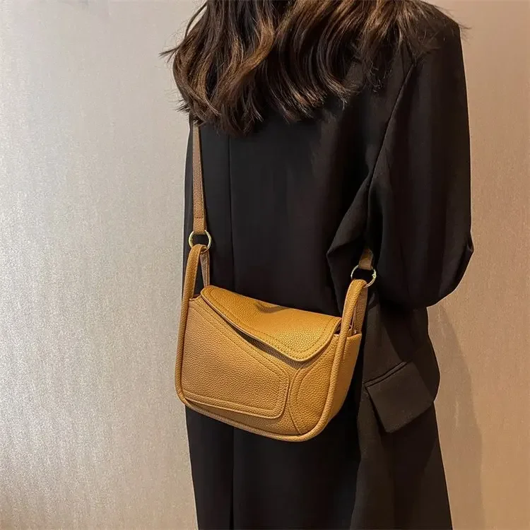 Bolsa quadrada pequena retrô feminina premium 2025, nicho portátil, versátil para deslocamento, bolsa mensageiro de ombro único