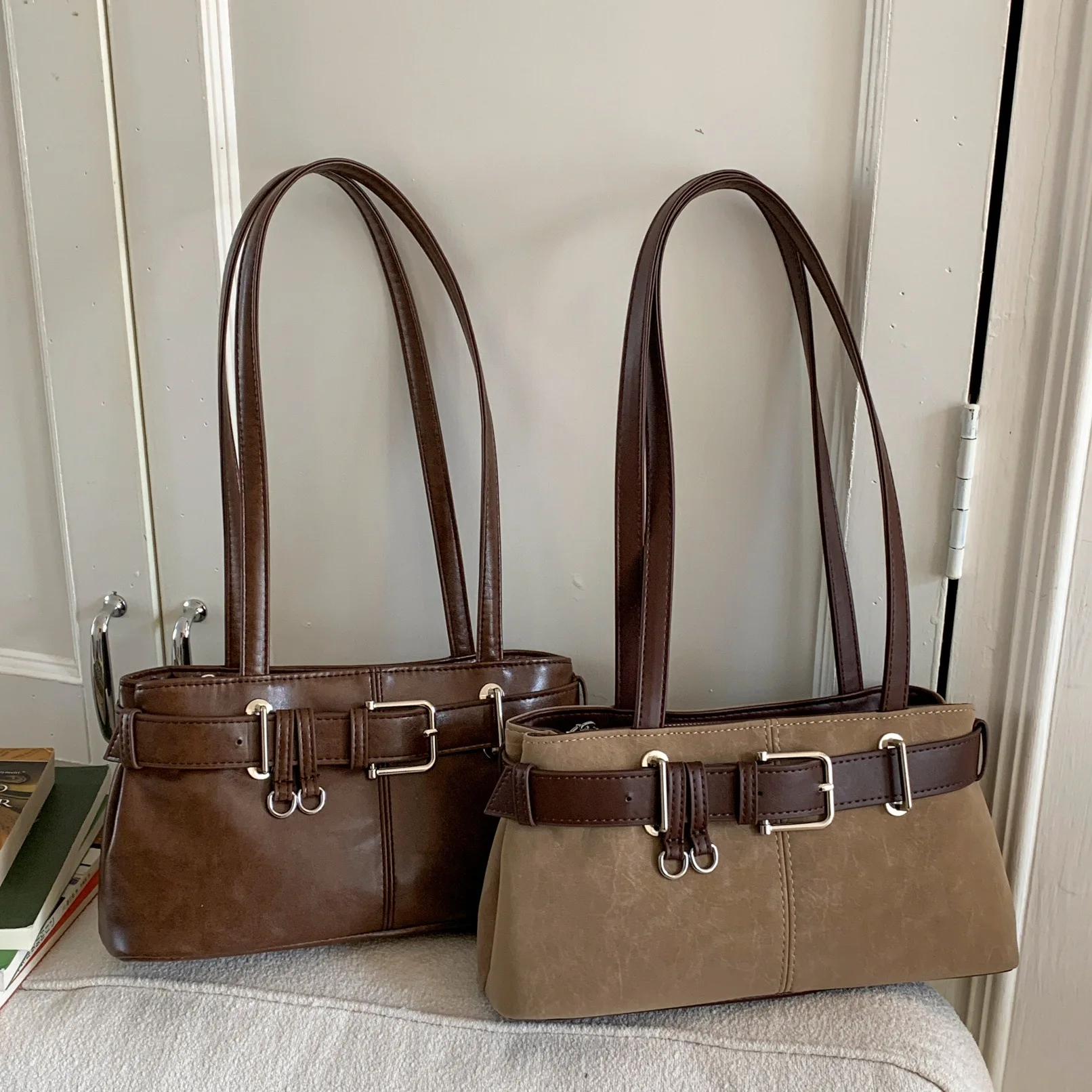 

Trendy Women's Armpit Bag - Retro Office Bag with Detachable Chain Strap, Spacious & Lightweight, Perfect for Business Casual