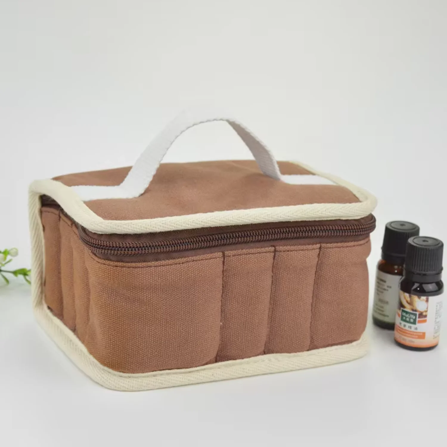 - Wholesale Essential Oil  Portable Durable Makeup  Multifunctional Travel Essential Oil