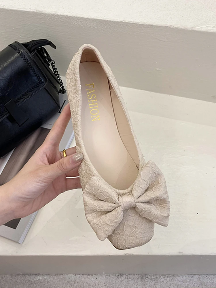 Sepatu kasual ujung bulat sepatu wanita alas kaki perempuan lunak simpul pita sepatu wanita yang cocok dengan bulu mulut dangkal elegan nenek Butterfly Dre