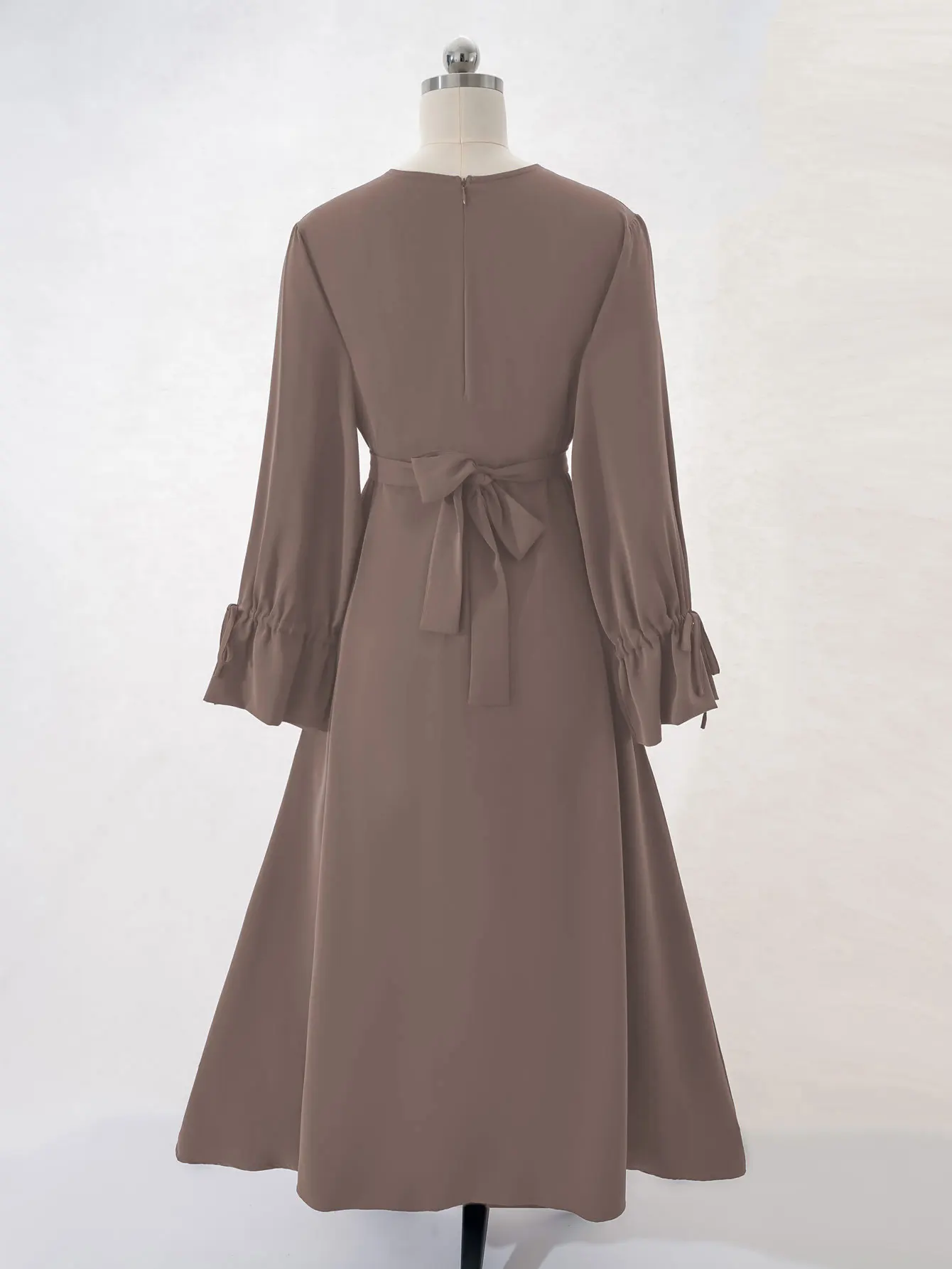 อาบายาอิสลามพร้อมข้อมือมีสไตล์และการออกแบบที่หรูหรา เหมาะสําหรับแฟชั่นเจียมเนื้อเจียมตัว เทรนด์ล่าสุดในซาอุดีอาระเบีย กาตาร์อ่าวตะวันออกกลาง