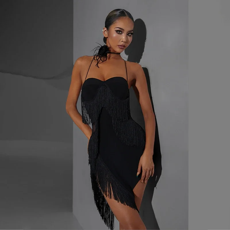 Gaun Latin hitam seksi untuk wanita, kostum tari Latin profesional, pakaian latihan panggung, gaun rumbai dansa Latin tanpa lengan