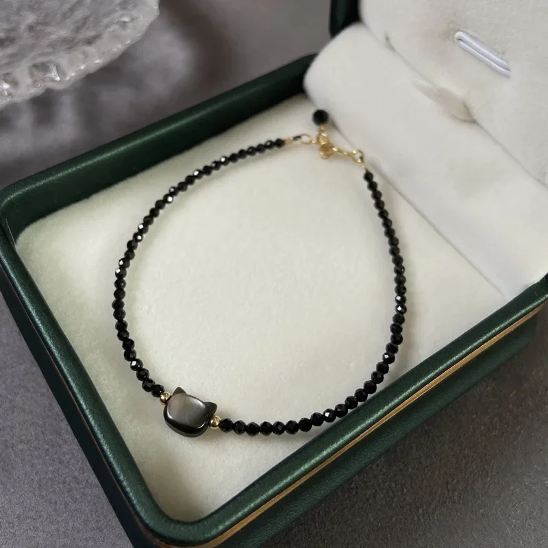Pulsera chapada en oro con cuentas de cristal Natural blanco/negro para mujer, brazalete fino con dije de gato de concha, joyería fina YBR1009