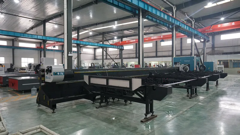 أنبوب معدني ثلاثة تشاك تحميل وتفريغ آلة قطع الأنابيب المعدنية بالليزر 123TX لـ