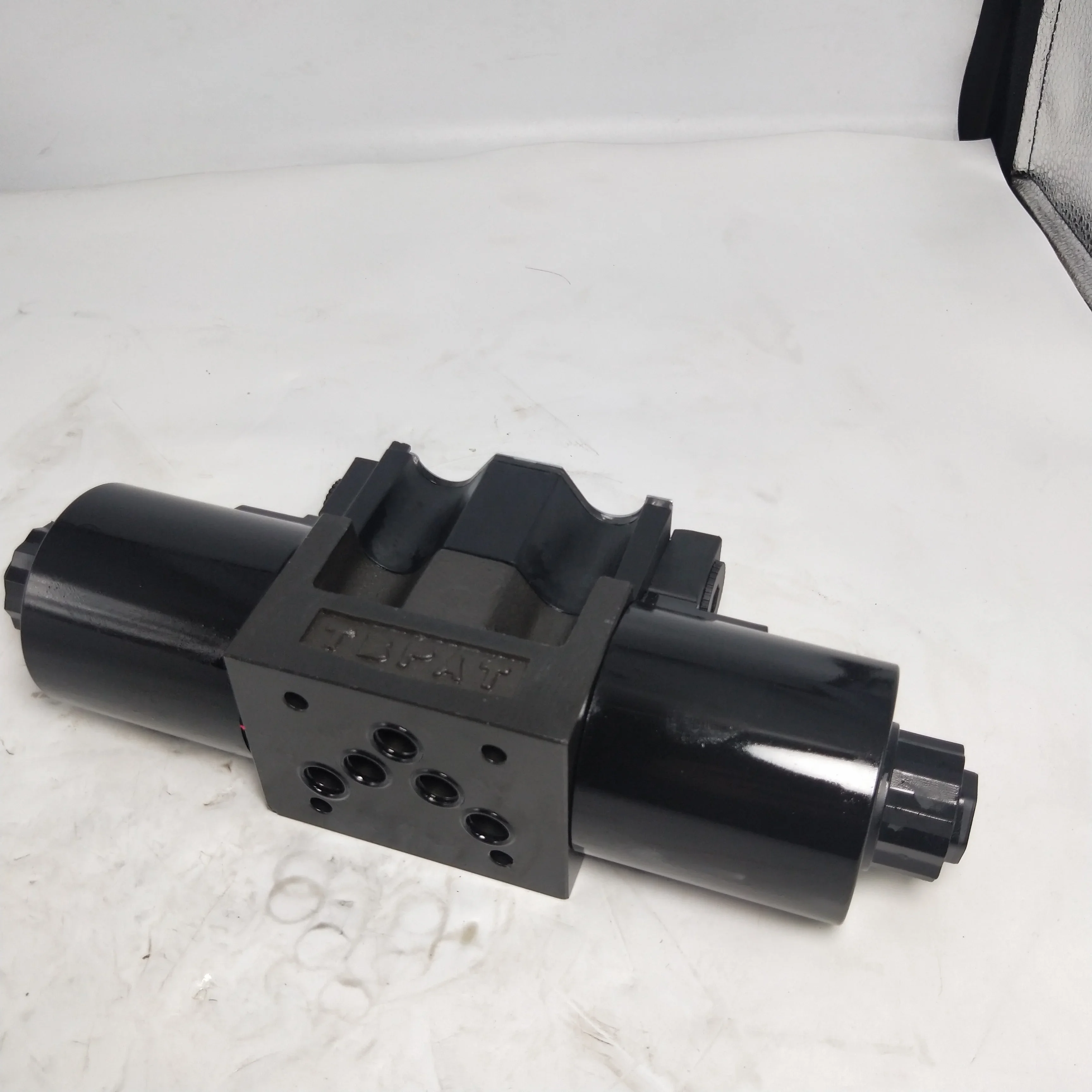 متوفر في المخزون 7OCEAN 70cean DSV DSV-G03-2C-DC24-82 صمام التحكم الاتجاهي ذو الملف اللولبي الهيدروليكي بأفضل الأسعار