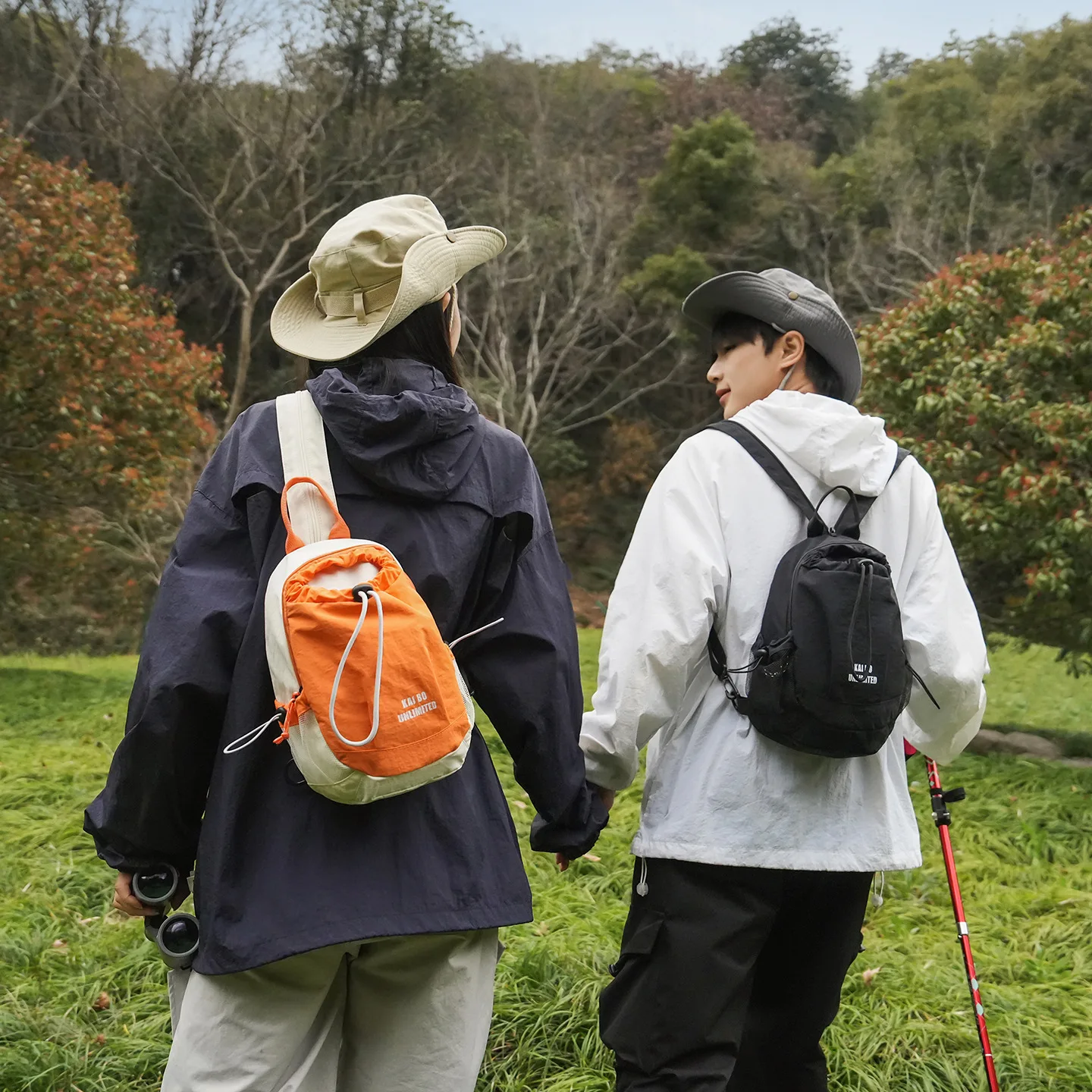 Outdoor lightweight water cup men's crossbody bag with drawstring closure, women's sports mountaineering chest bag
