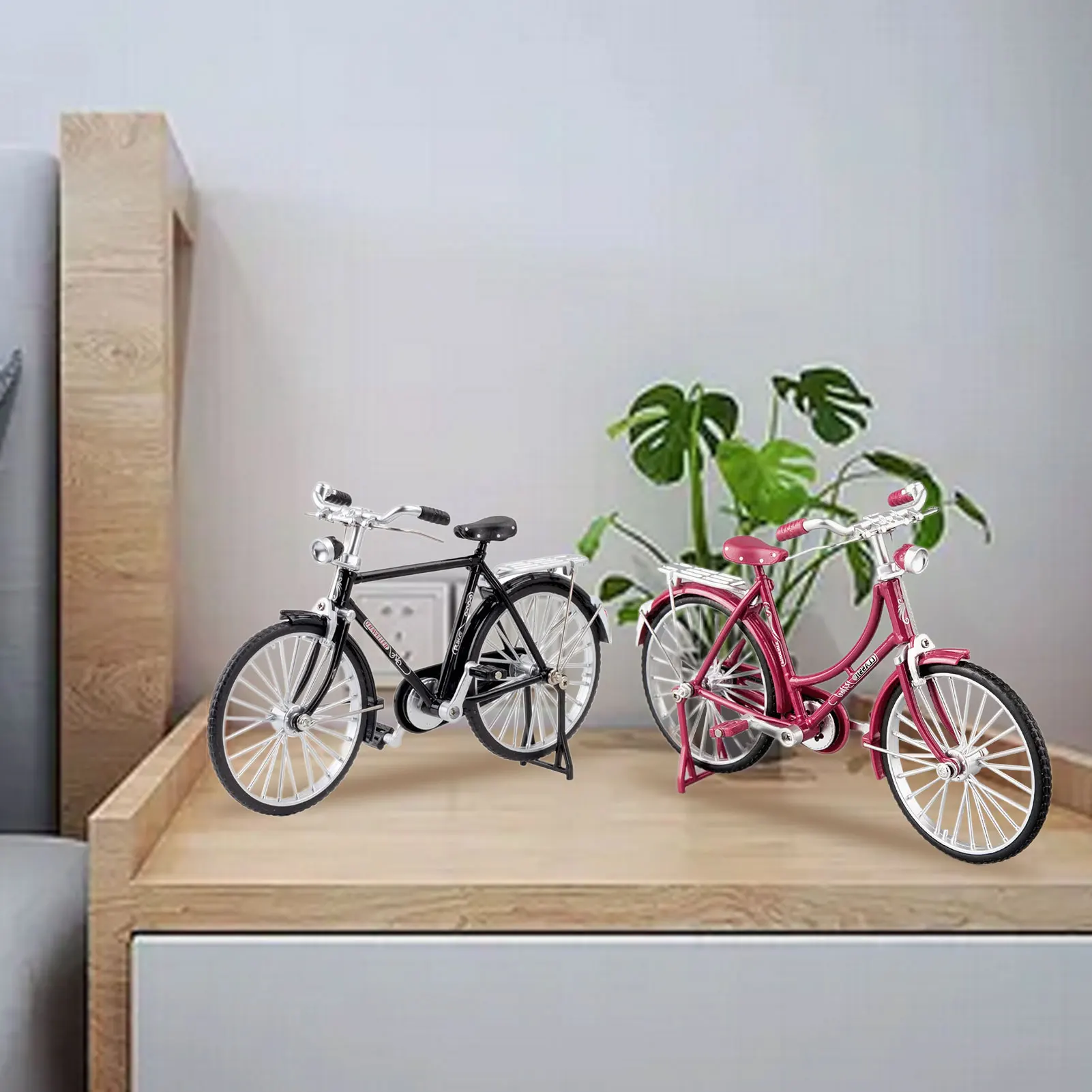 1:10 Scale Vintage Bicycle Model High Quality Durable Alloy and Rubber Materials for Home Car Office Decoration
