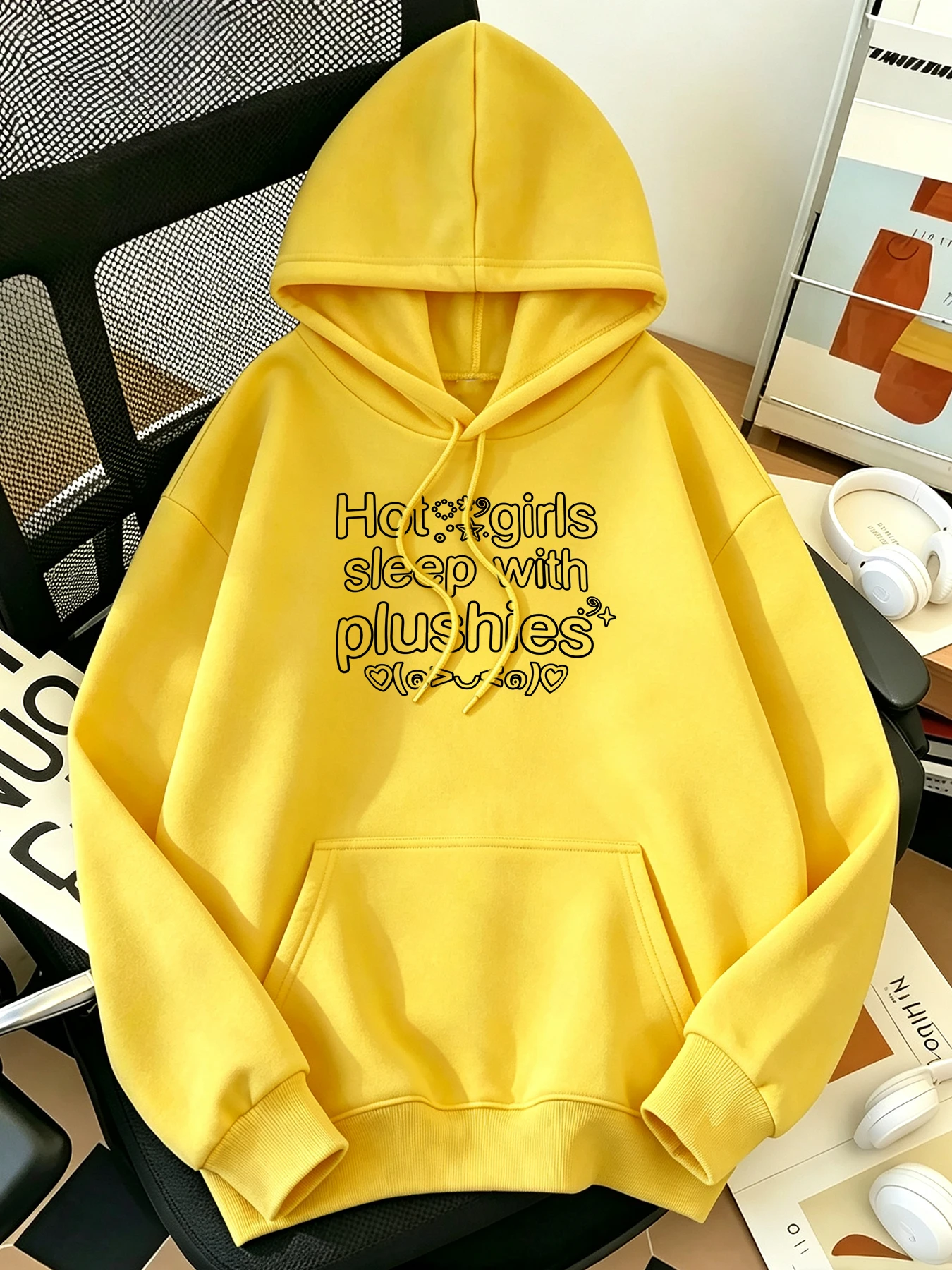 Hot Girls Sleep With Plushies Pattern Female Cartoon Warm Youth Top Street Crewneck Clothing Y2K Korean Breathable Hoodies