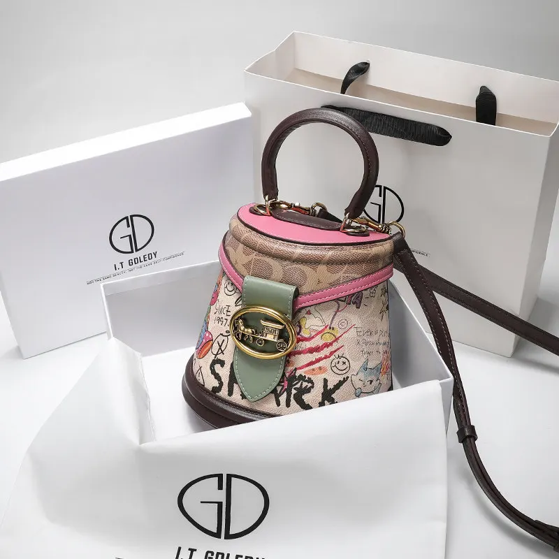 

Vintage and Luxury Handheld Bucket Bag with Popular Cartoon Bear Graffiti and Contrast Color Women's New Fashion Crossbody Bag