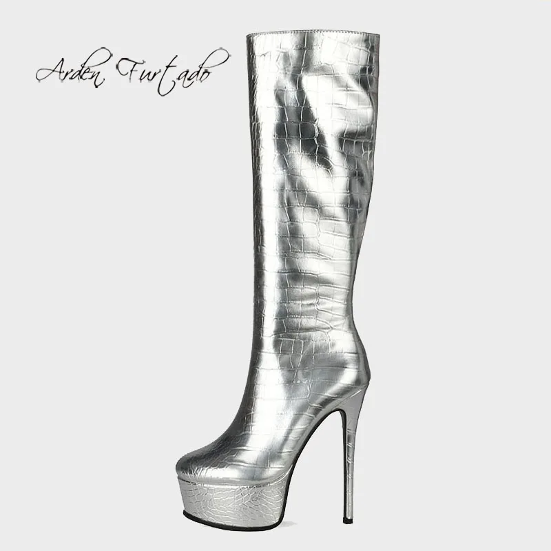 

Arden Furtado 2024 Autumn Metal embossed leather Platform Knee high boots Round toe Side zipper Super high heel Modern boots