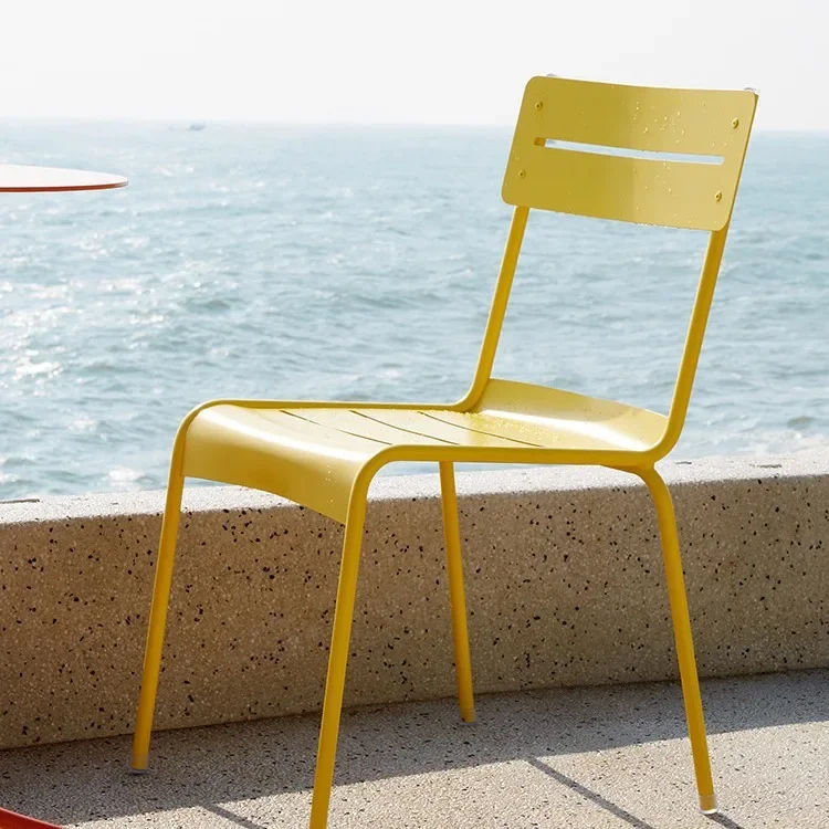 Combinazione di tavolo e sedia da esterno in alluminio Internet celebrità villa cortile per il tempo libero all'aperto tavolo alto e sedia panca in metallo