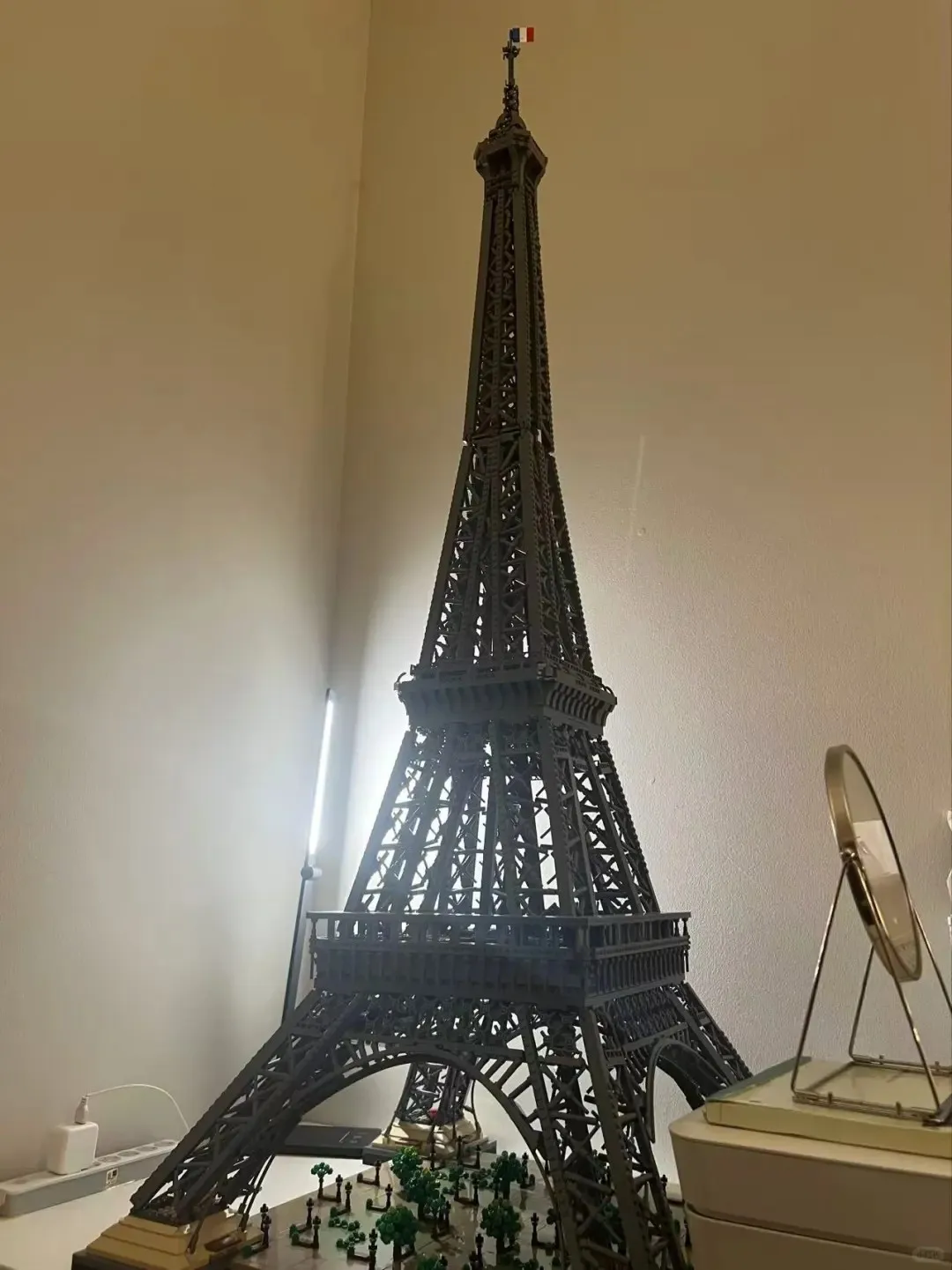 

MINISO IN STOCK 10001pcs ICONS 10307 Eiffel Tower Paris World Famous Architecture Christmas Gift，Not compatible with Legoed