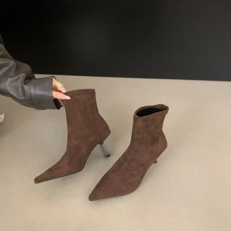 Elegante Damen-Stiefeletten mit spitzer Zehenpartie und hohem Stilettoabsatz, kurze Stiefeletten, formelle Schuhe für Büro, Party und festliche Anlässe. – Detail 4