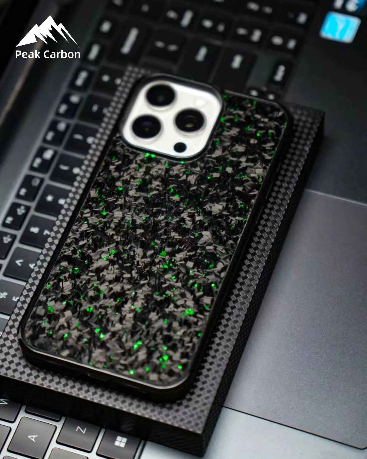 

Magnetic Real Glossy Green Forged Carbon Fiber Case for iPhone 16Pro 15Pro 14Pro 13Pro 13mini 12mini Xs Max 16+ 15+ with Magsafe