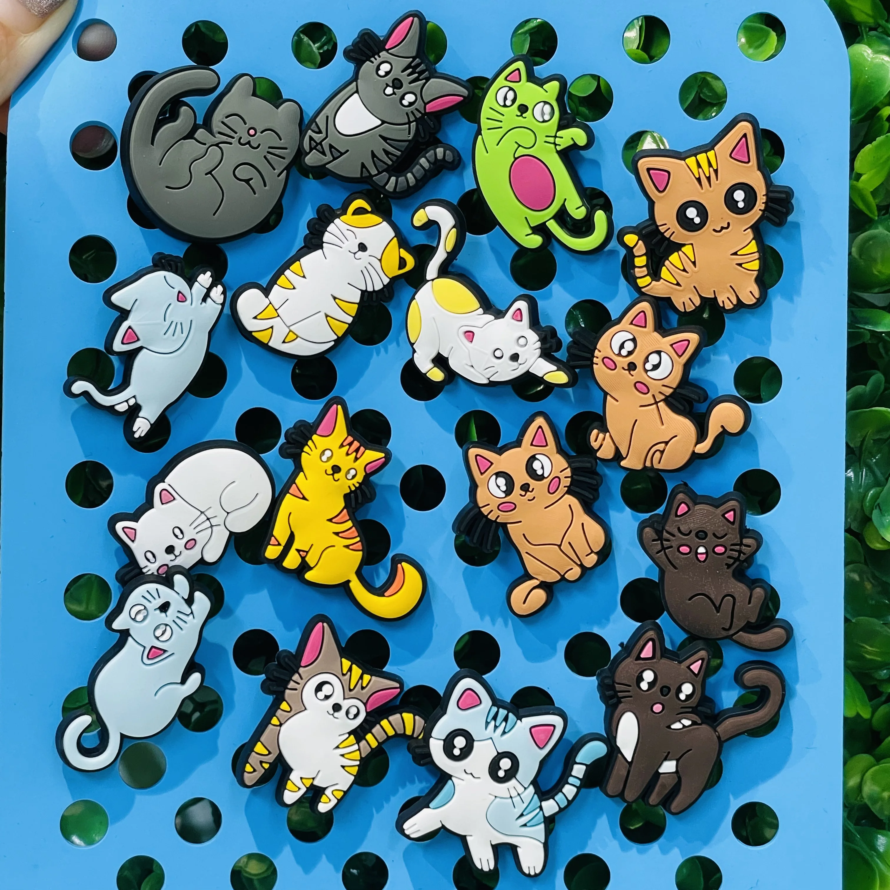 1-16Pcs Mix Active Cats animali scarpe Charms adorabile fibbia zoccolo sandalo decorazioni Fit bambini regali di compleanno