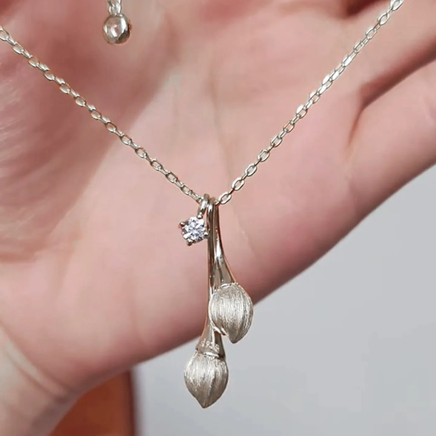 قلادة توليب ذهبية/فضية، قلادات على شكل توليب مصقولة للنساء، سلسلة سترة شتوية فاخرة #4