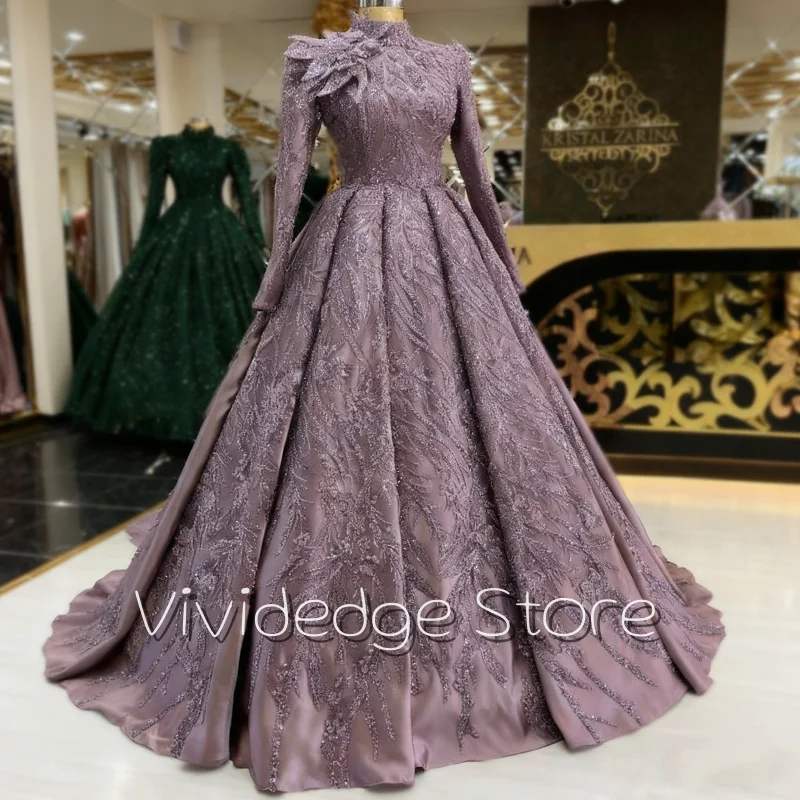 Abiti da sera formali personalizzati a trapezio musulmani decorati con applicazioni di perline fatte a mano con collo alto da donna araba viola