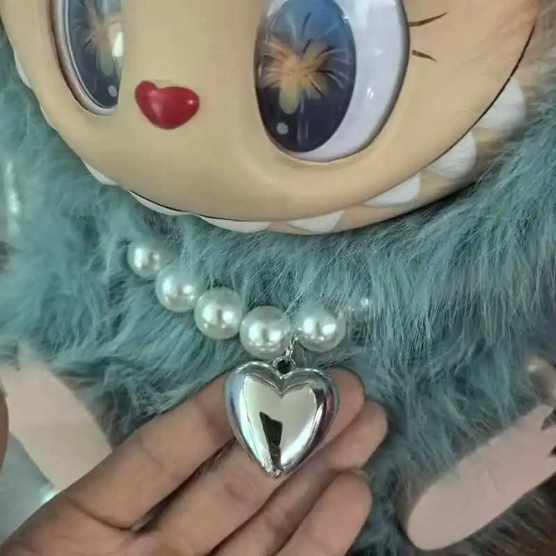 

Hot Doll Necklace For 38cm Labubu zimomo Cartoon Love Pendant Pearl Chain Delicate Aluminum alloy Decoration Fashion Accessories