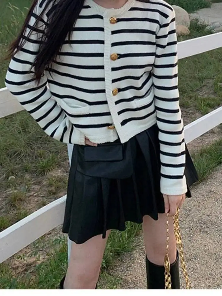 المرأة S شريط محبوك بالأزرار س الرقبة واحدة الصدر طويلة الأكمام المحاصيل الأعلى ربيع الخريف أزياء عارضة شيك سترة