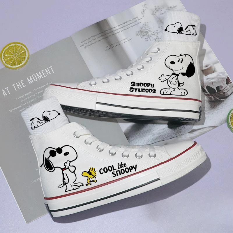 Trendy, versatile, creative and personalized Snoopy Charlie Brown anime character canvas shoes, cute kawaii cartoon sneakers