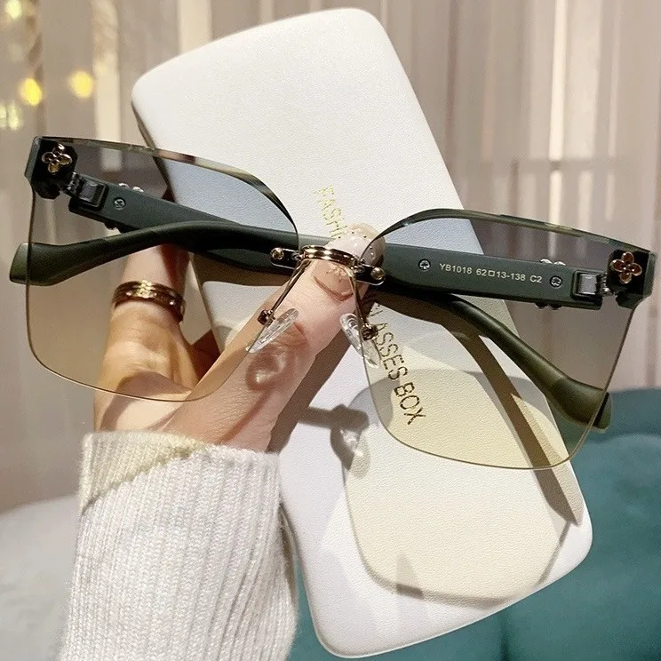 New Style Sunglasses Women's High-end Sense Face Small Sunscreen Internet Celebre Same Style Fashion Sunglasses Internet Celebre