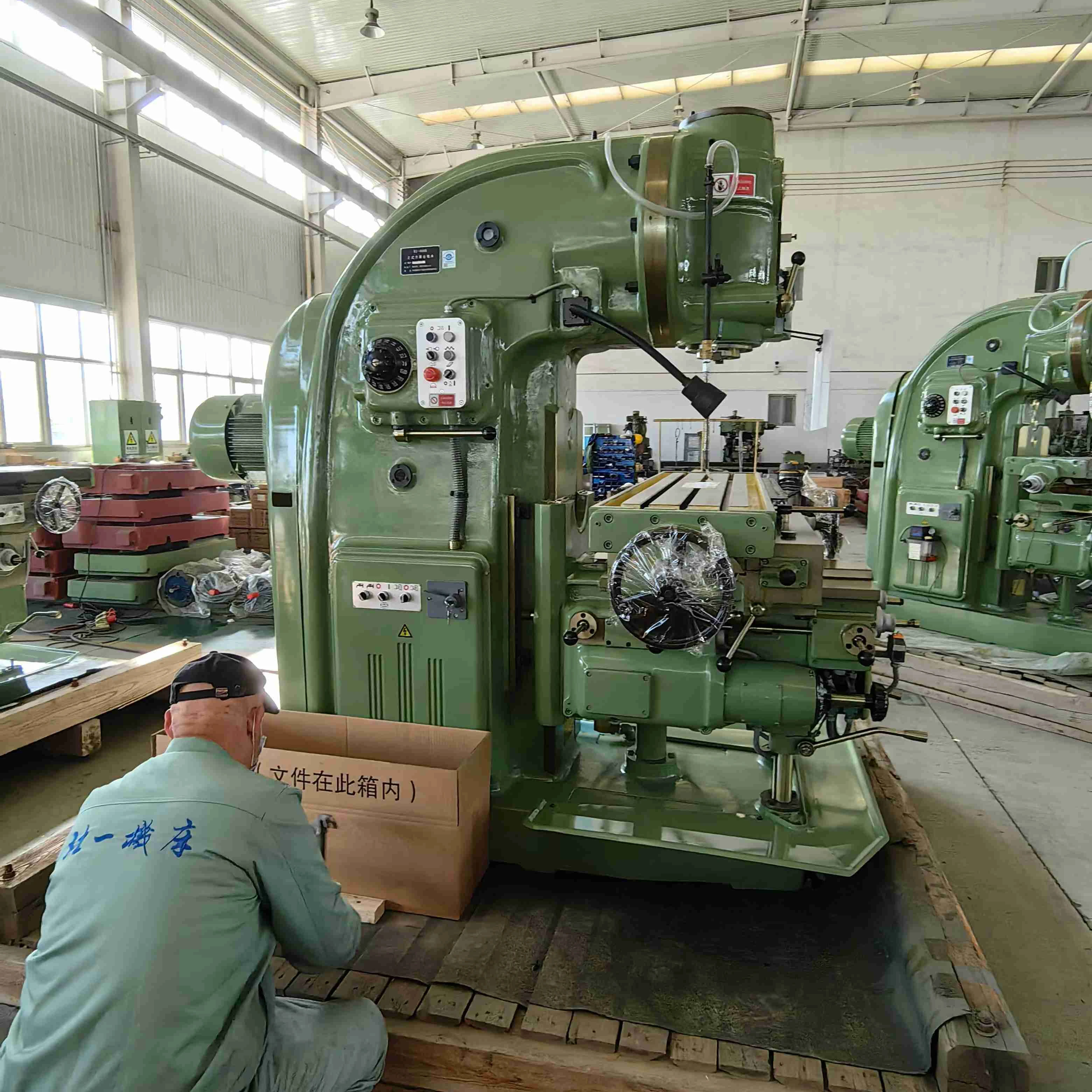 Factory Directly Wholesale Medium-Duty Metalworking Compact Vertical Milling Machine For Small Workshops