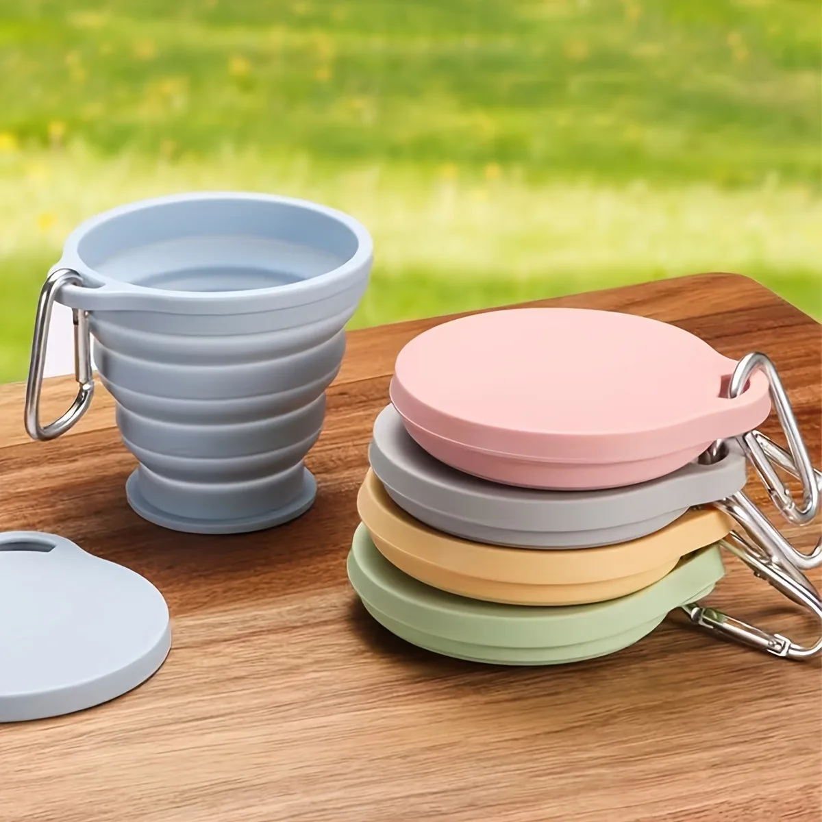 Silicone foldable water cup, with climbing buckle design, it can be hung on the backpack, camping, outdoor activities, climbing,