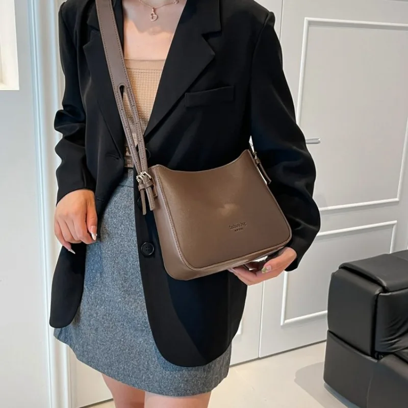 

Stylish Practical Diaper Bag Tote Mom Errands Run Baby Care Exquisite Timeless Charming Dainty Elegant Versatile Organized