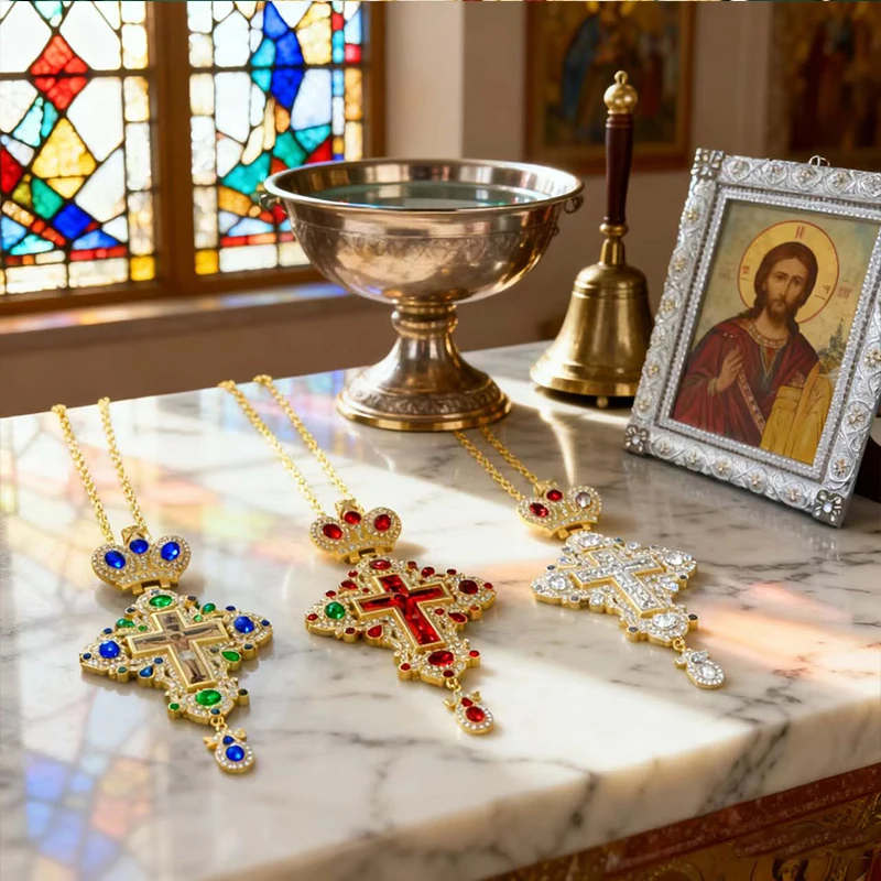 Vergoldetes Orthodoxes Brustkreuz mit blauer Kristalleinlage und Kruzifix-Ikone, Hochwertiger liturgischer Schmuck für Priester in der Kirche – Detail 13
