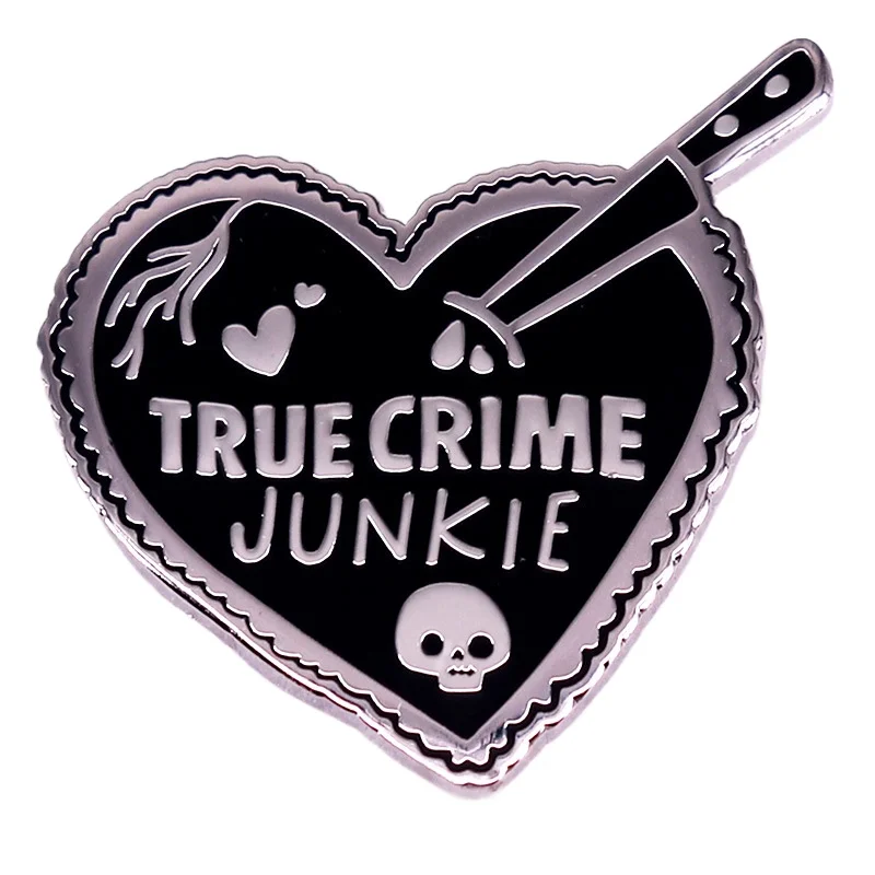 1 Stück "True Crime Junkie" Herz-Emaille-Pin - Dunkles Gothic-Design, im Stil von Kriminalmysterien, für den Alltag und als True-Crime-Geschenk