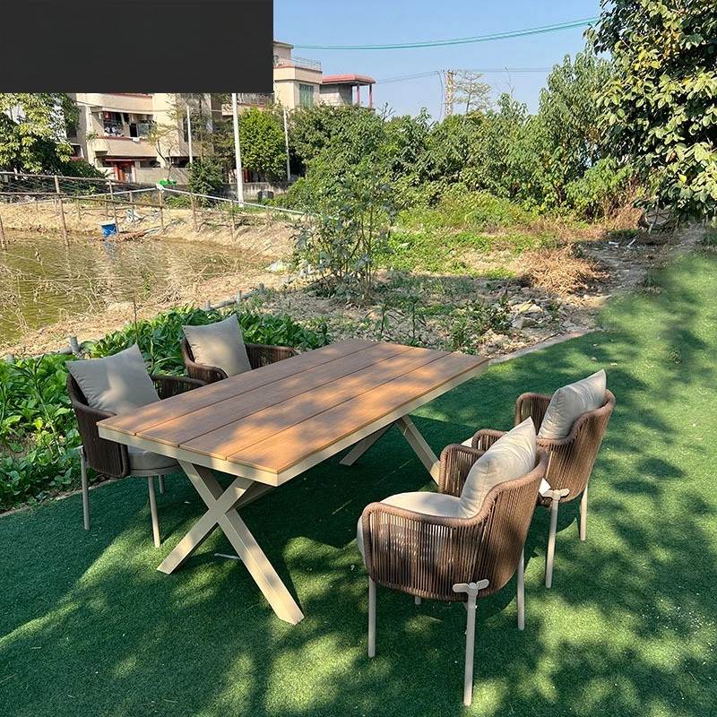 

Уличный скандинавский стол и стулья для отеля во дворе, комбинация дивана из ротанга под открытым небом, открытый садовый балкон, мебель для отдыха на открытом воздухе