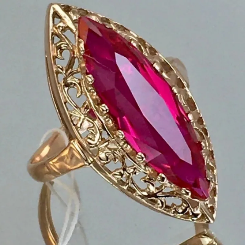 Vintage Kupfer Material Handwerker handgeschnitzt Muster Hohlring eingelegt mit rotem Pferdeauge synthetischer Zirkon Ring Schmuck